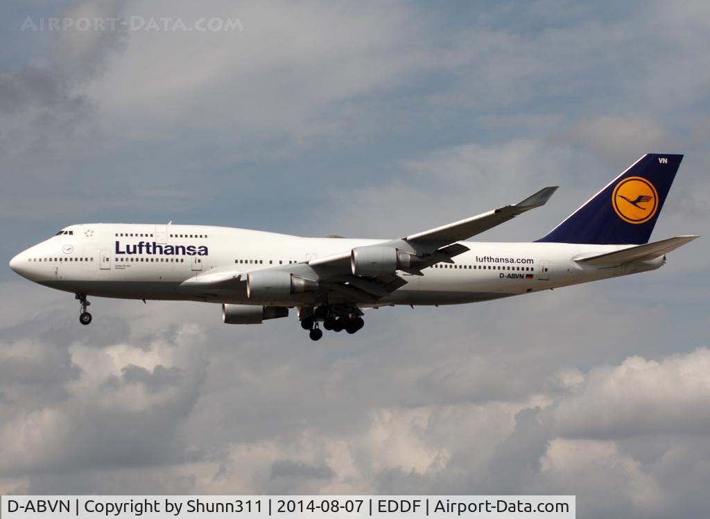 D-ABVN, 1992 Boeing 747-430 C/N 26427, Landing rwy 25L