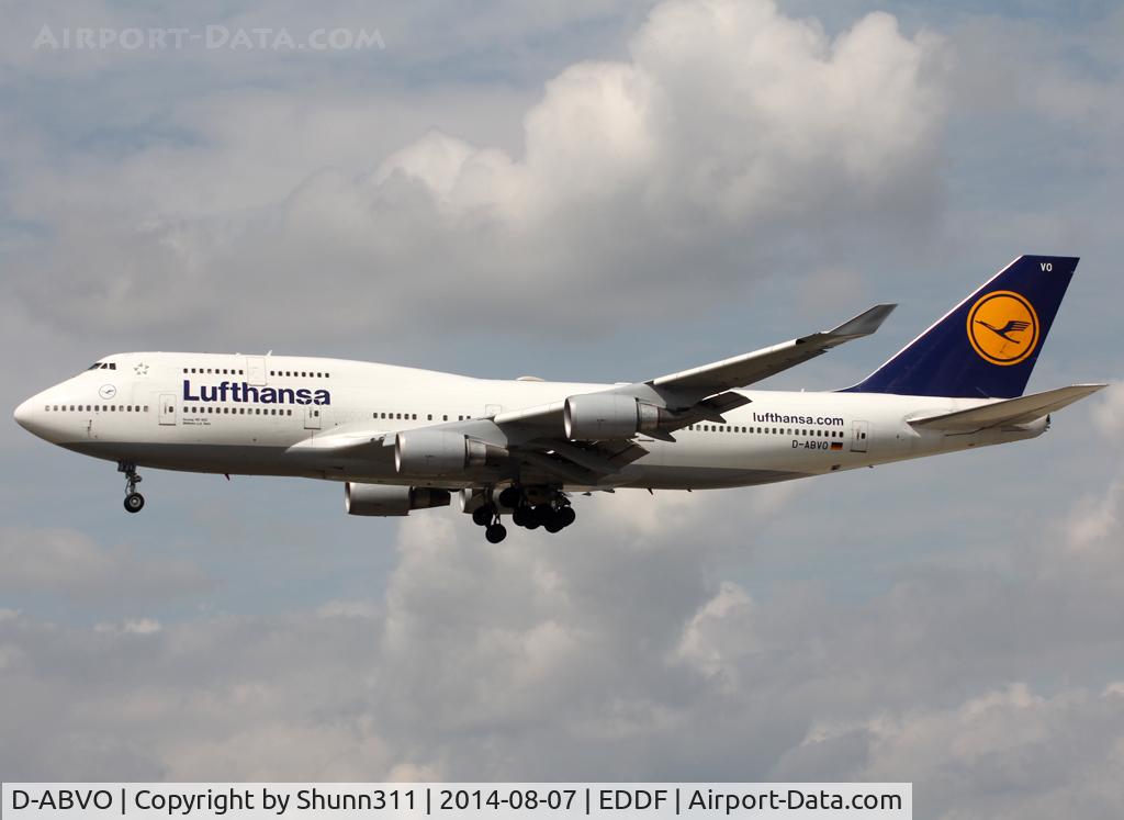 D-ABVO, 1996 Boeing 747-430 C/N 28086, Landing rwy 25L