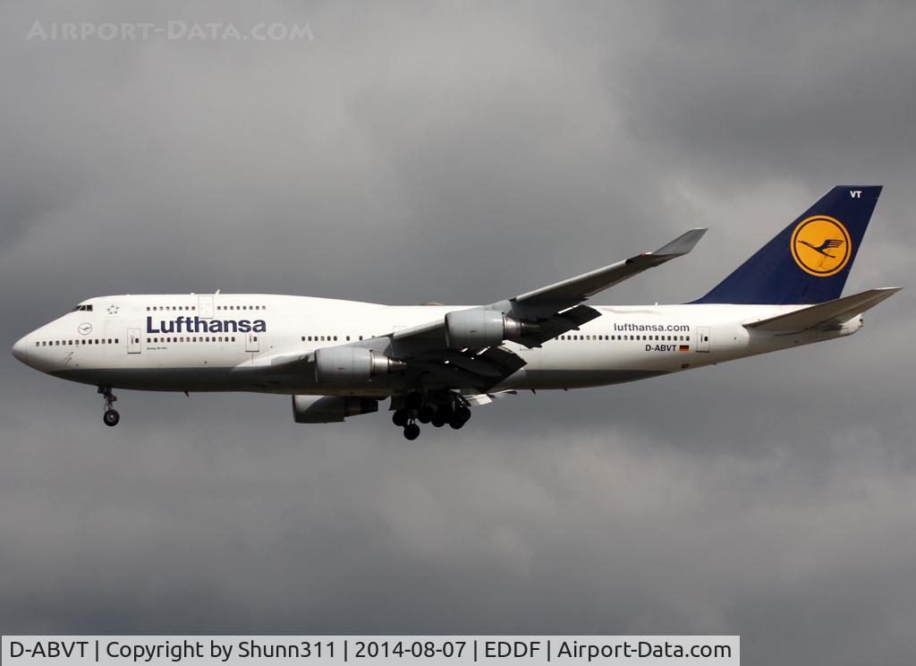 D-ABVT, 1997 Boeing 747-430 C/N 28287, Landing rwy 25L