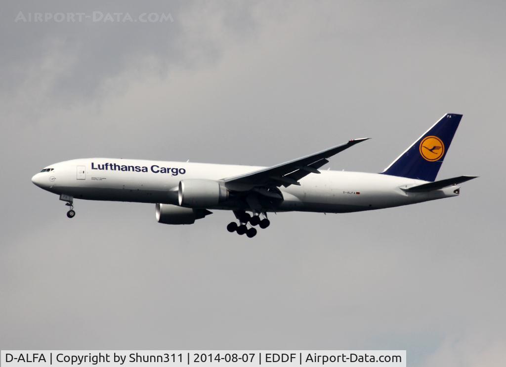 D-ALFA, 2013 Boeing 777-FBT C/N 41674, Landing rwy 25R