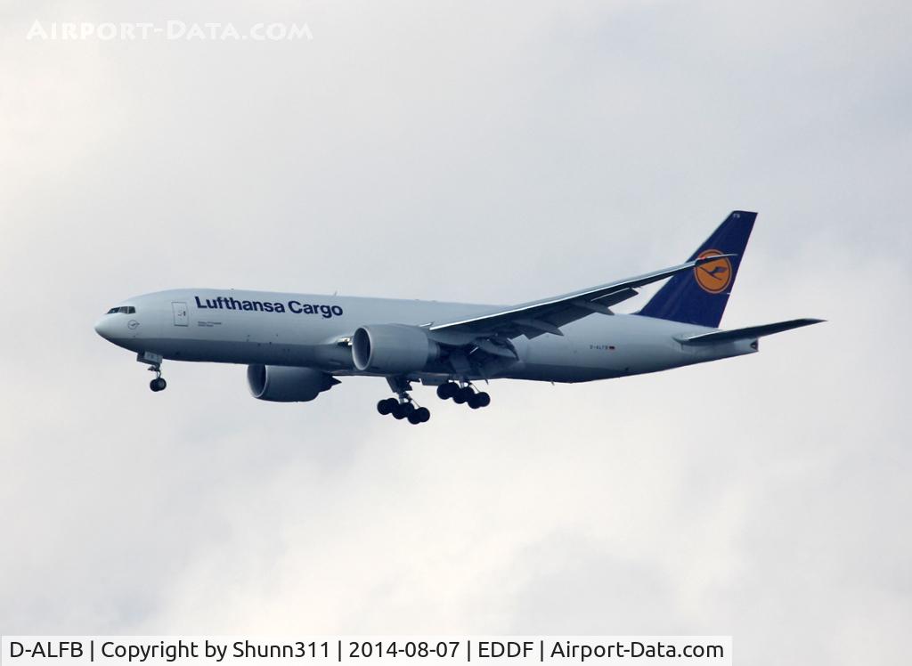 D-ALFB, 2013 Boeing 777-FBT C/N 41675, Landing rwy 25R