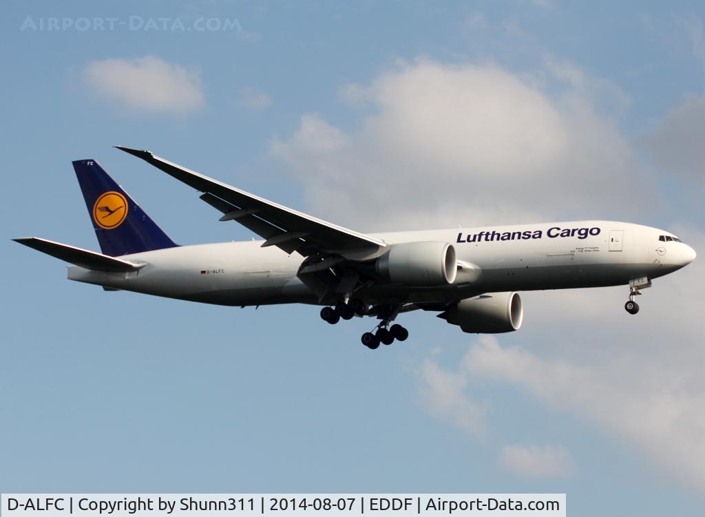 D-ALFC, 2014 Boeing 777-FBT C/N 41676, Landing rwy 25L