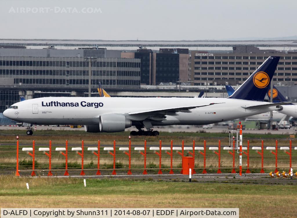 D-ALFD, 2014 Boeing 777-FBT C/N 41677, Lining up rwy 25M for departure...