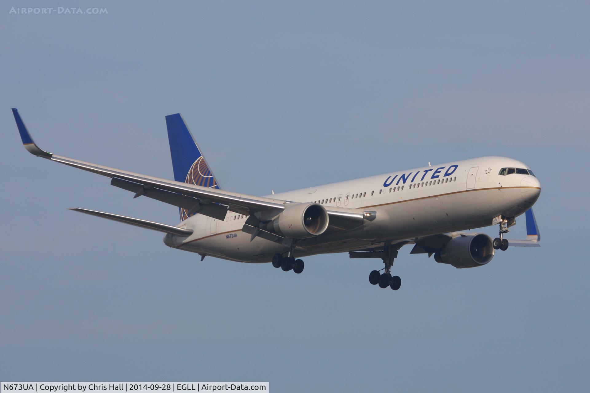 N673UA, 2000 Boeing 767-322 C/N 29241, United