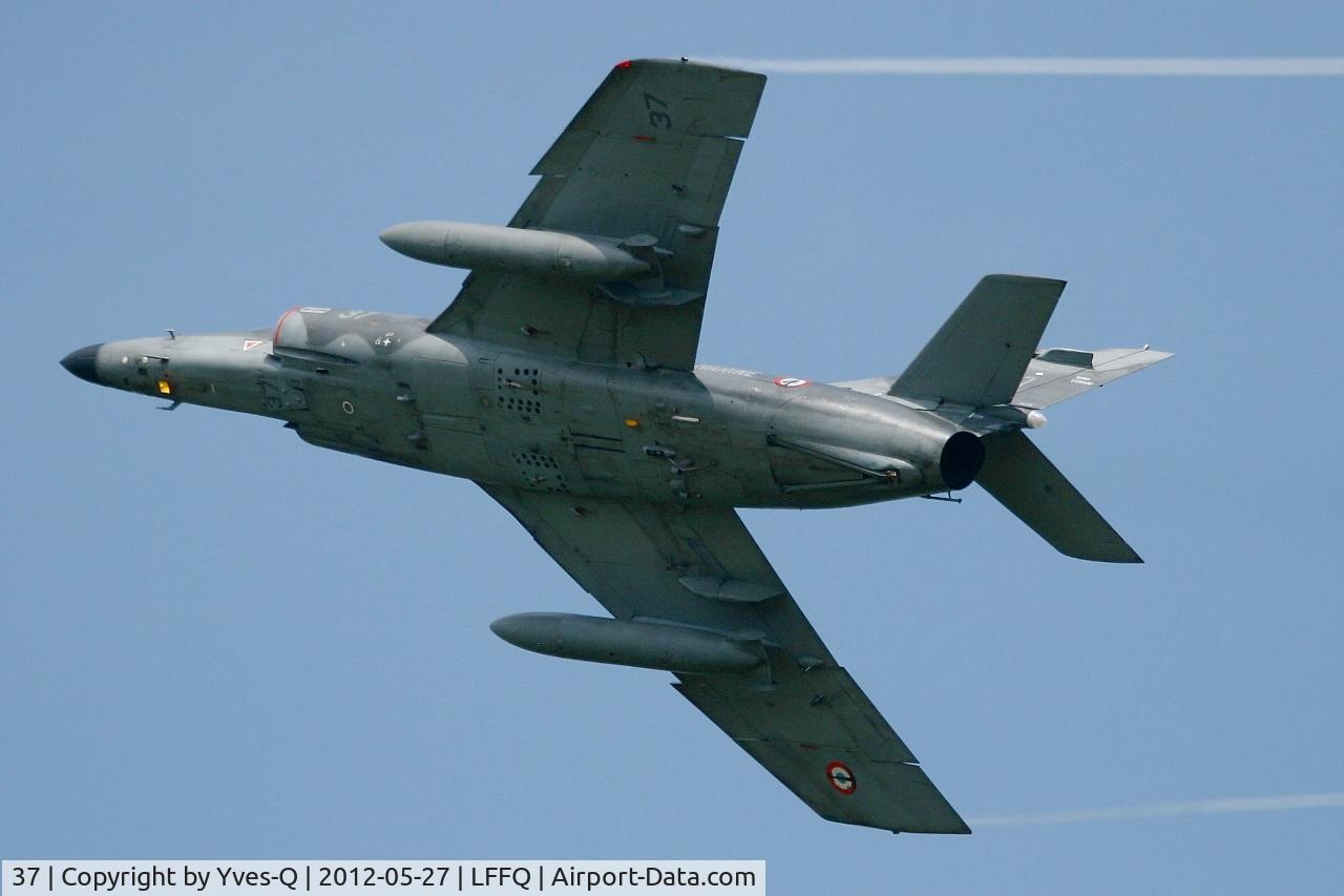 37, Dassault Super Etendard C/N 37, Dassault Super Etendard M, Solo display, La Ferté Alais Airfield (LFFQ) Air Show in may 2012