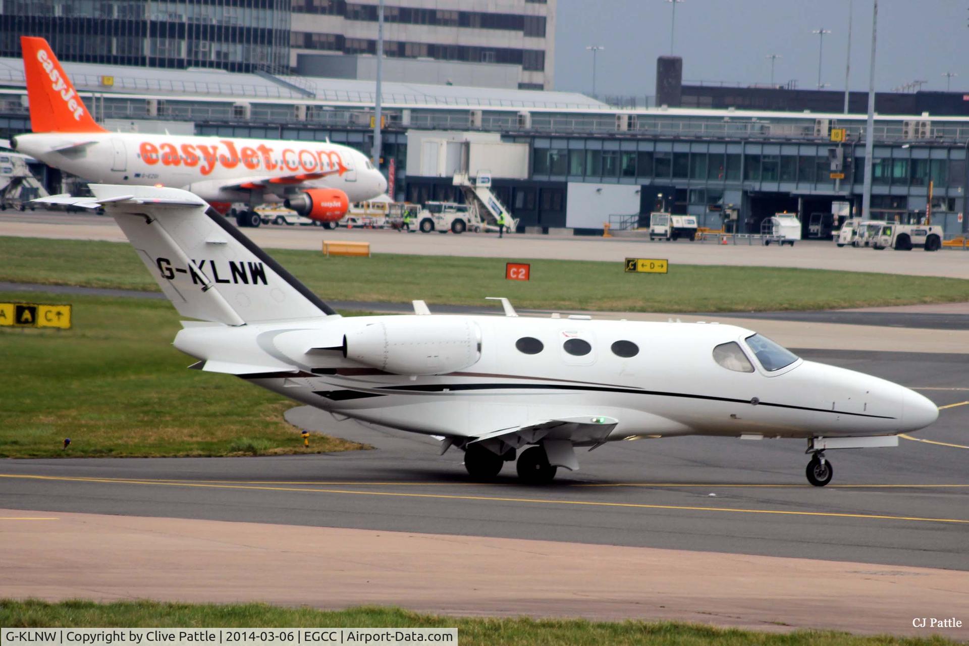 G-KLNW, 2008 Cessna 510 Citation Mustang Citation Mustang C/N 510-0157, Manchester taxy for take off