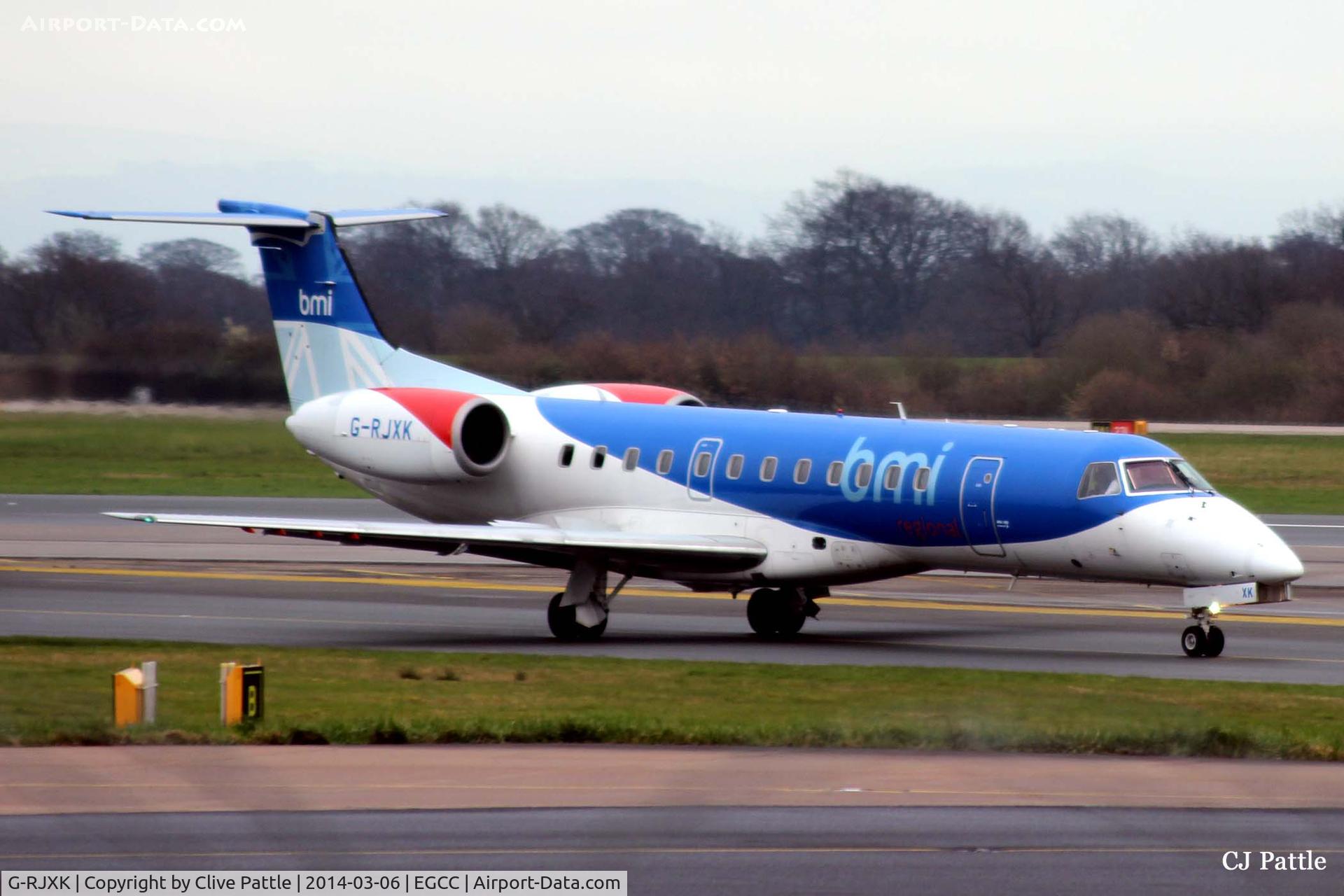 G-RJXK, 2001 Embraer ERJ-135ER (EMB-135ER) C/N 145494, Manchester action