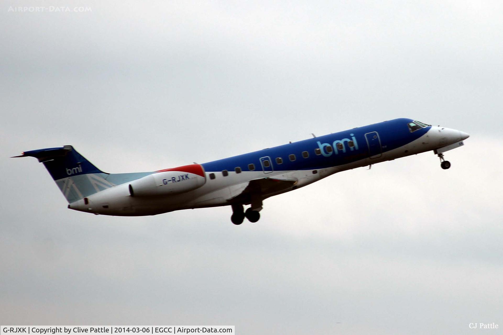 G-RJXK, 2001 Embraer ERJ-135ER (EMB-135ER) C/N 145494, Climb out from Manchester