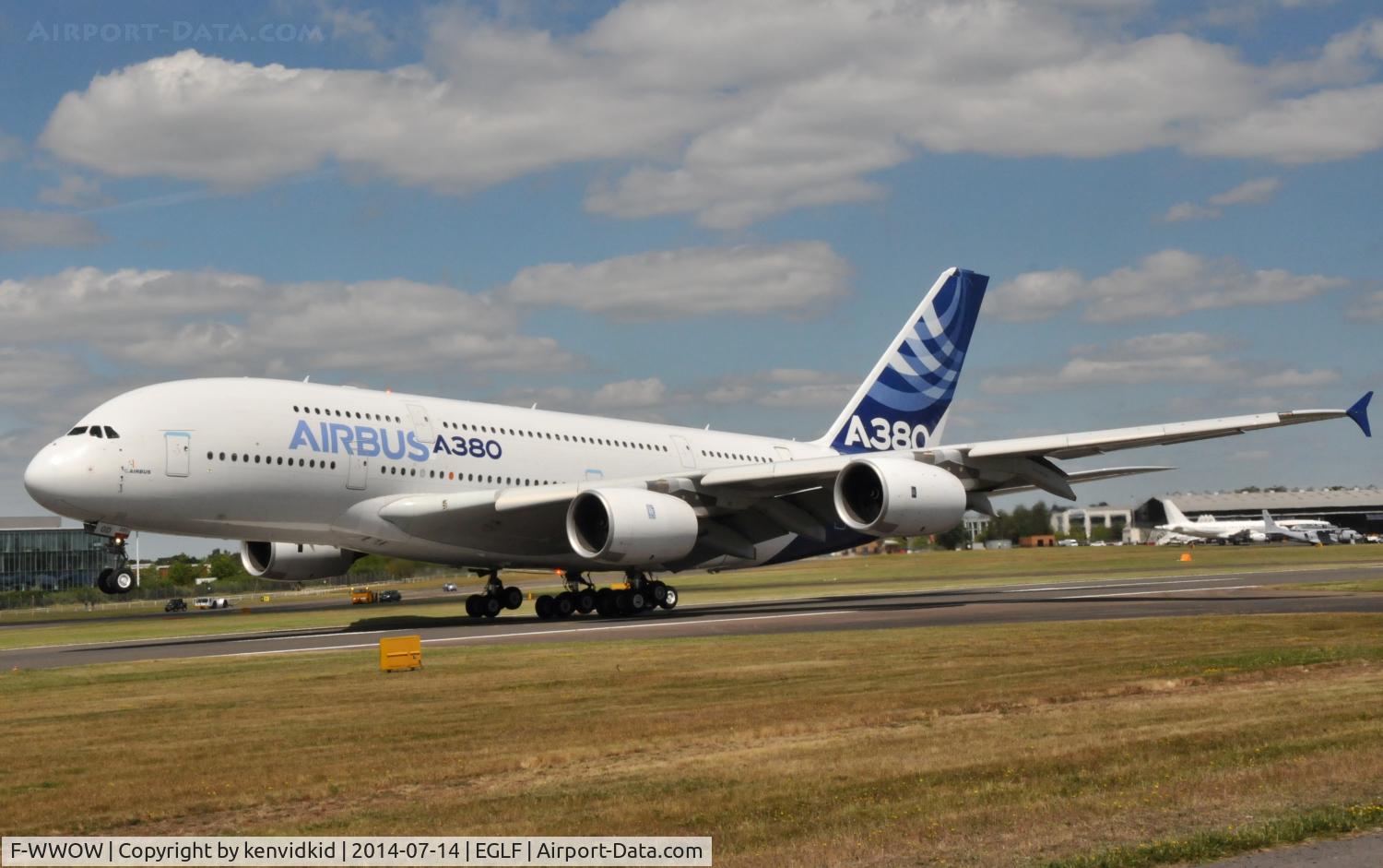 F-WWOW, 2005 Airbus A380-841 C/N 001, Landing after it's display.