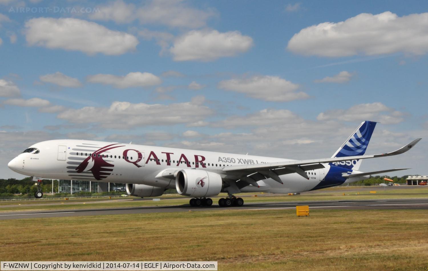 F-WZNW, 2013 Airbus A350-941 C/N 004, Landing after it's display.