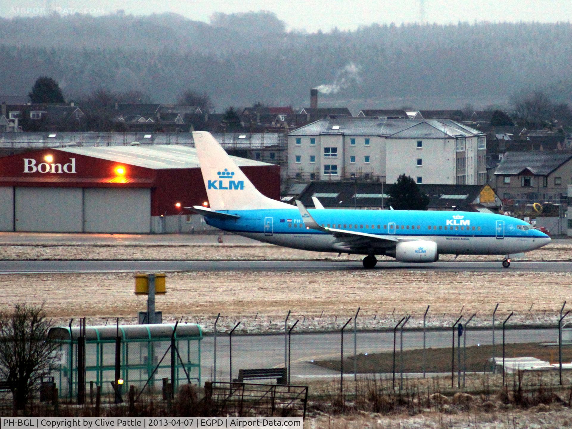 PH-BGL, 2010 Boeing 737-7K2 C/N 30369, Taxying at Aberdeen