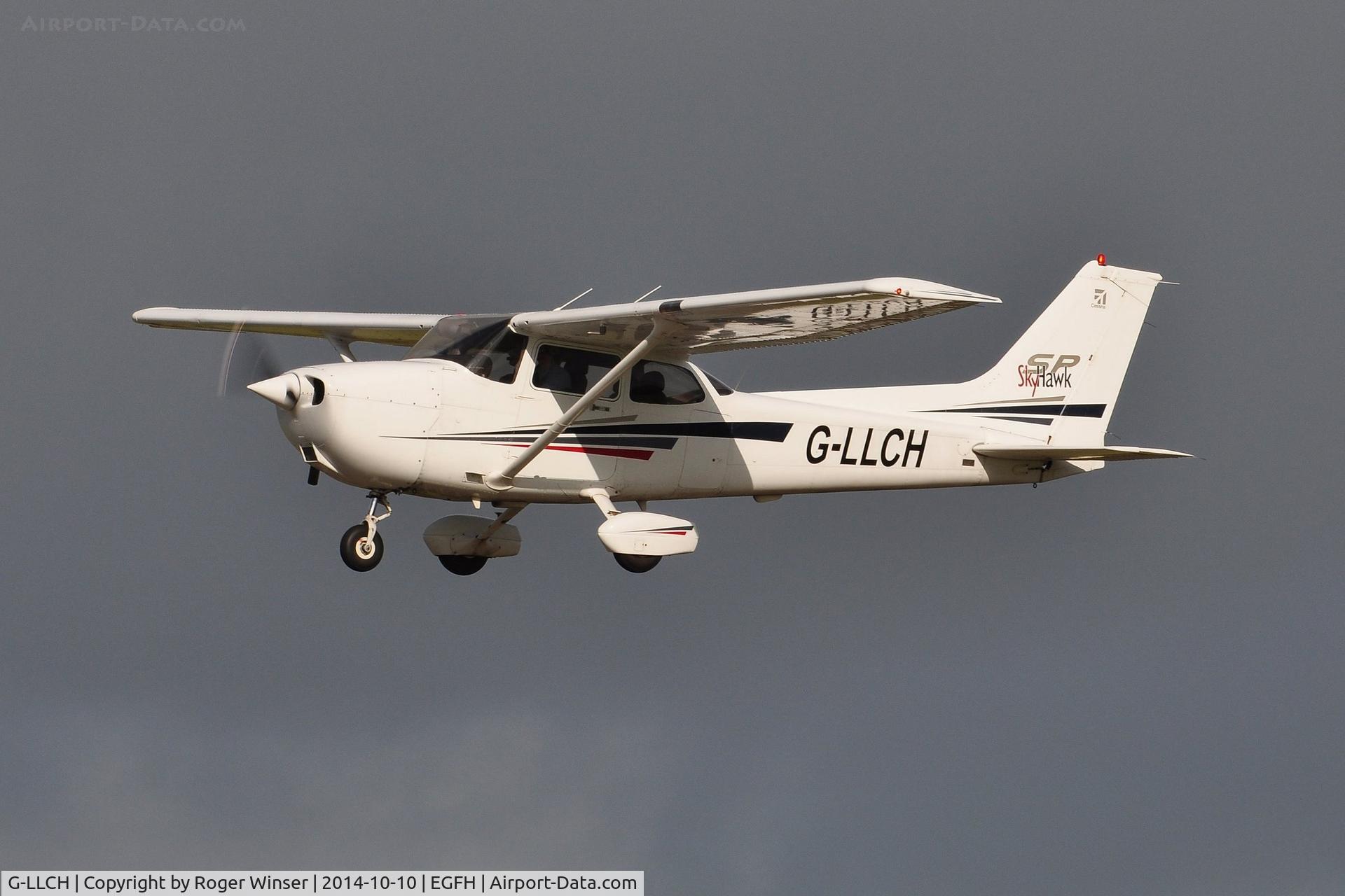 G-LLCH, 2001 Cessna 172S Skyhawk SP C/N 172S8822, Visiting Skyhawk SP departing Runway 22.