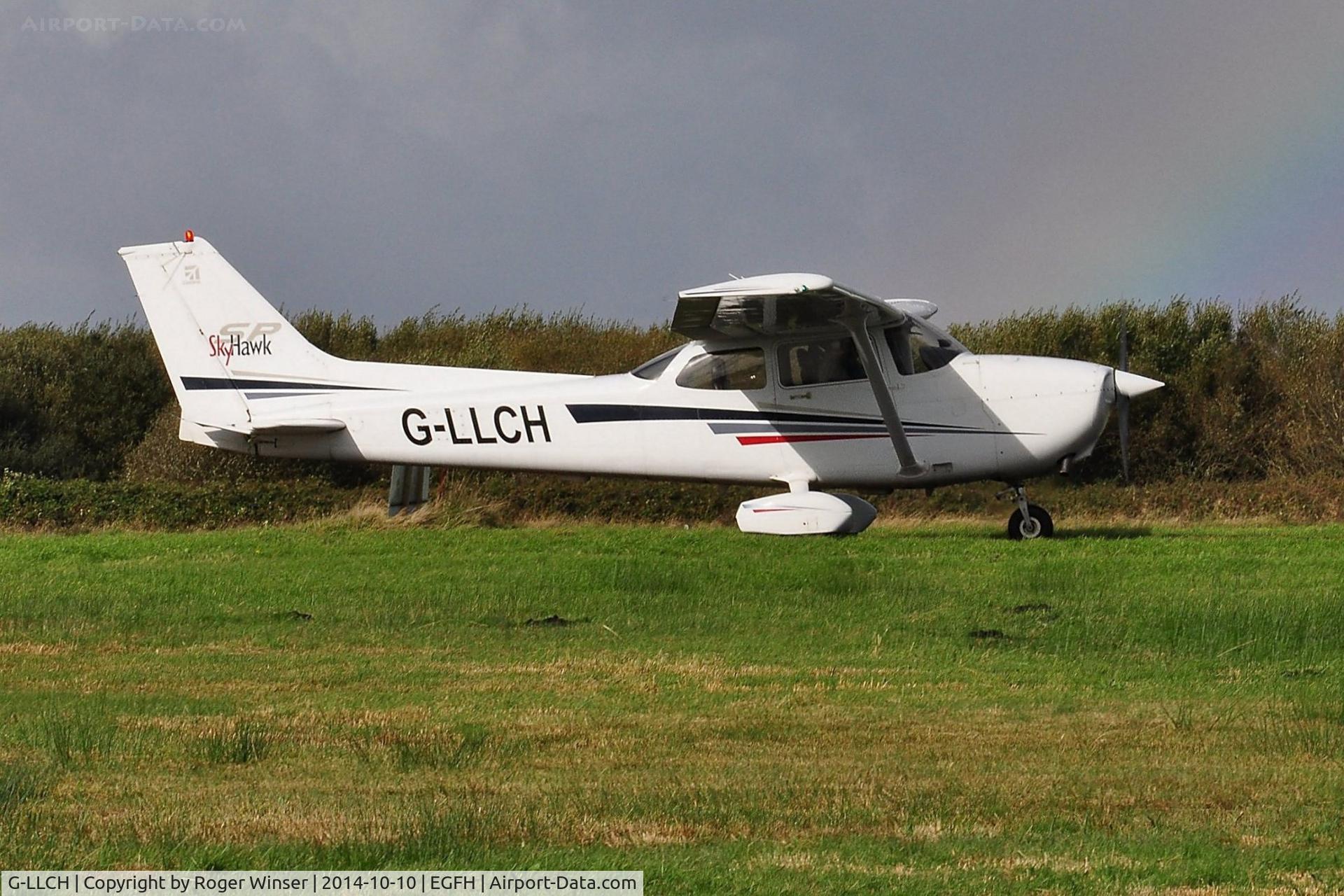 G-LLCH, 2001 Cessna 172S Skyhawk SP C/N 172S8822, Visiting Skyhawk SP.