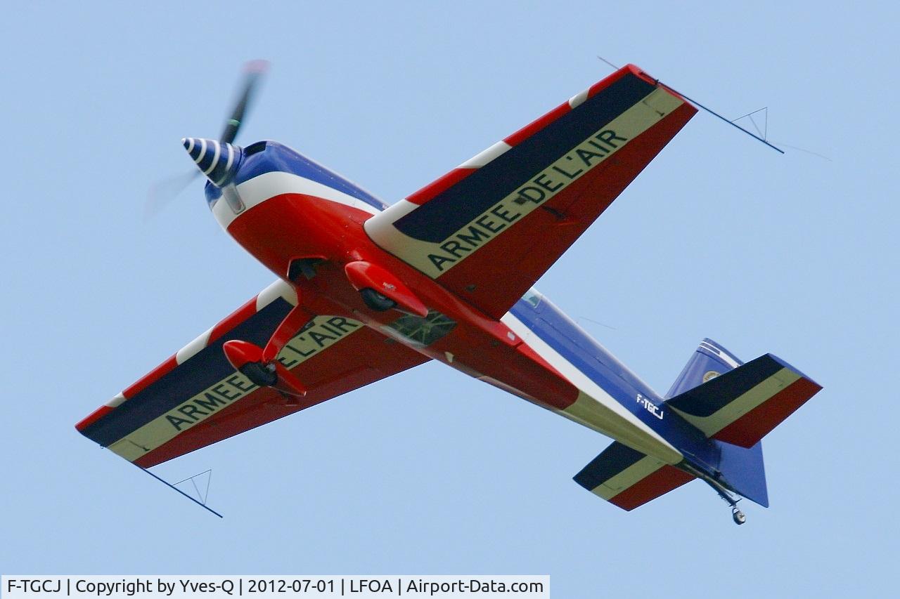 F-TGCJ, Extra EA-330SC C/N 05, Extra EA-330SC, Solo display, Avord Air Base 702 (LFOA)  Open day 2012