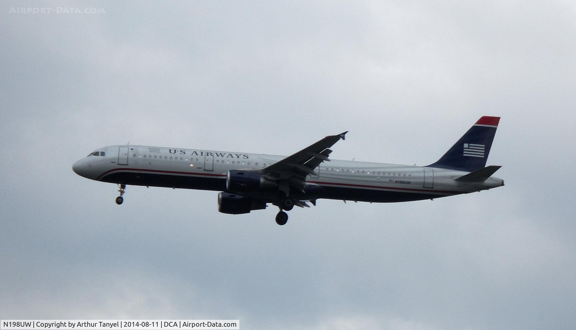N198UW, 2013 Airbus A321-211 C/N 5444, Landing @ DCA