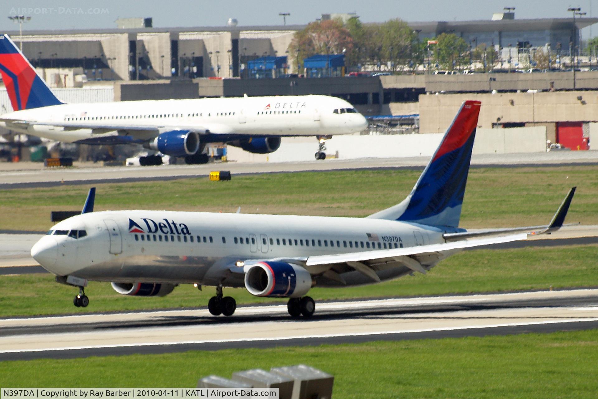 N397DA, 2000 Boeing 737-832 C/N 30537, Boeing 737-832 [30537] (Delta Air Lines) Atlanta-Hartsfield~N 11/04/2010
