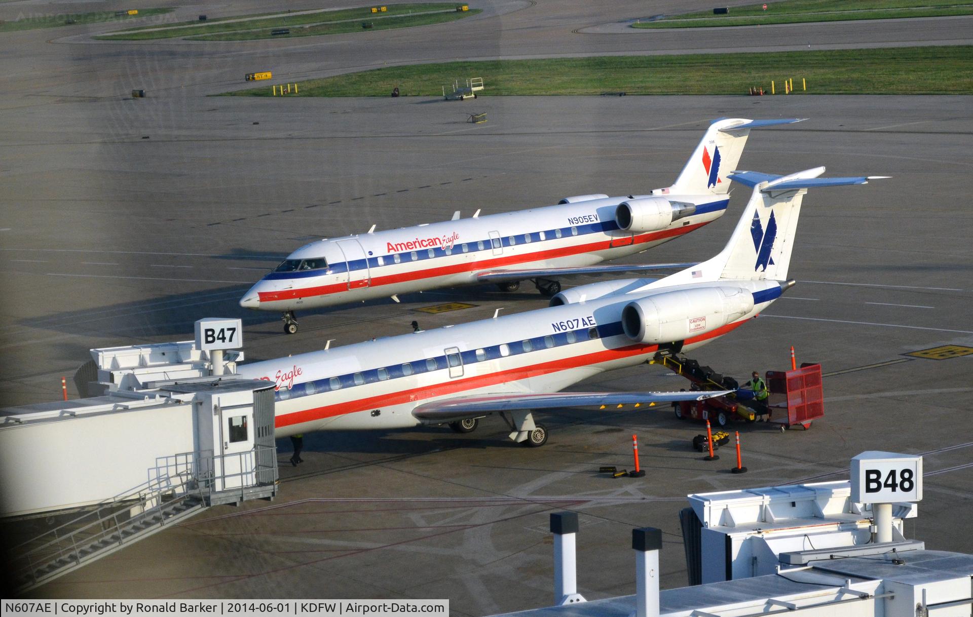 N607AE, 1998 Embraer EMB-145EP (ERJ-145EP) C/N 145064, Gate B47 DFW