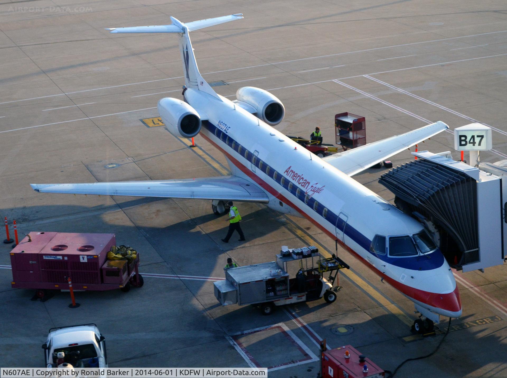 N607AE, 1998 Embraer EMB-145EP (ERJ-145EP) C/N 145064, Gate B47 DFW