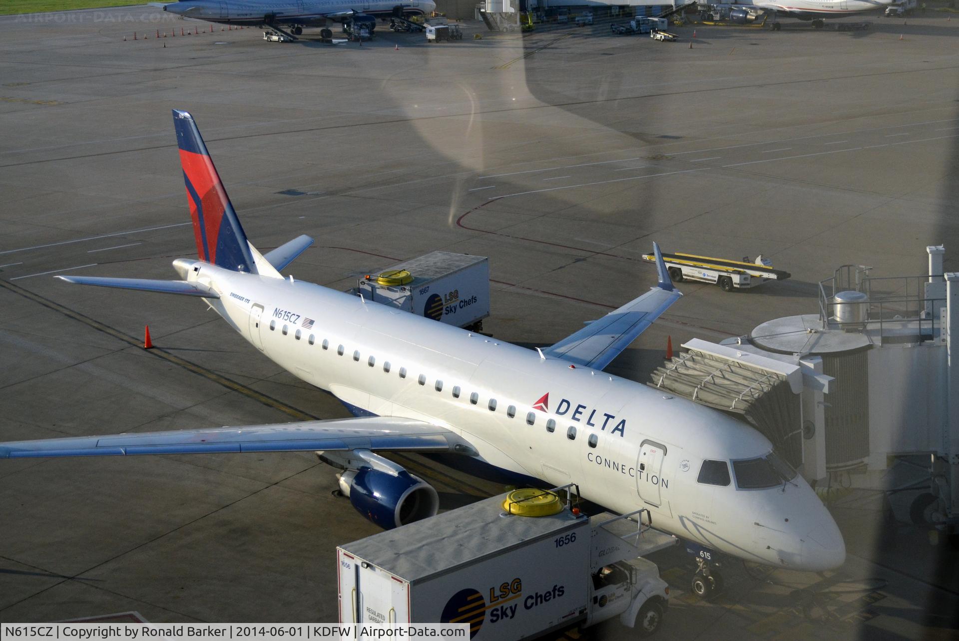 N615CZ, 2008 Embraer 175LR (ERJ-170-200LR) C/N 17000207, At the gate DFW