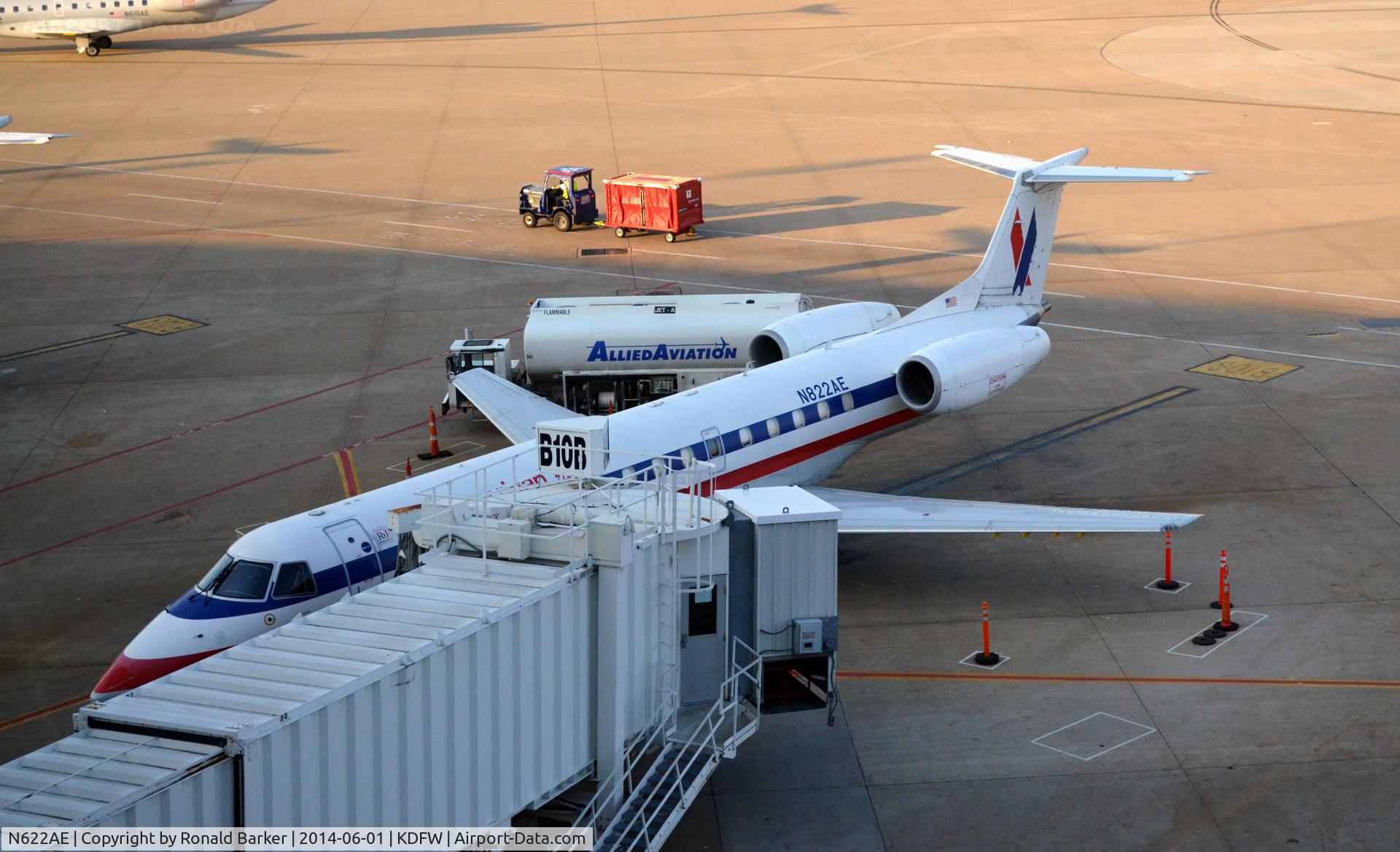 N622AE, 1999 Embraer ERJ-145LR (EMB-145LR) C/N 145108, Gate B10B DFW