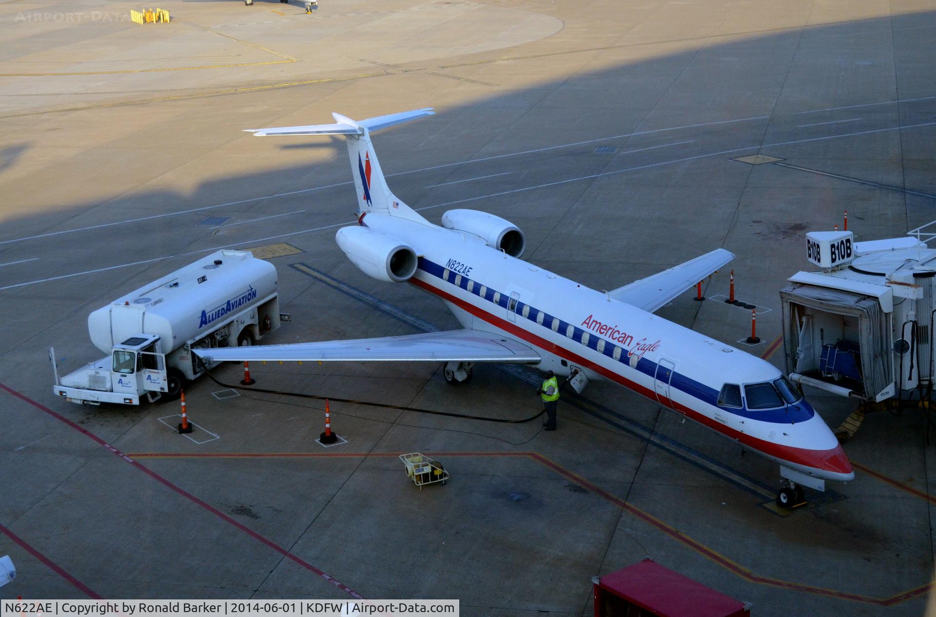 N622AE, 1999 Embraer ERJ-145LR (EMB-145LR) C/N 145108, Gate B10B DFW