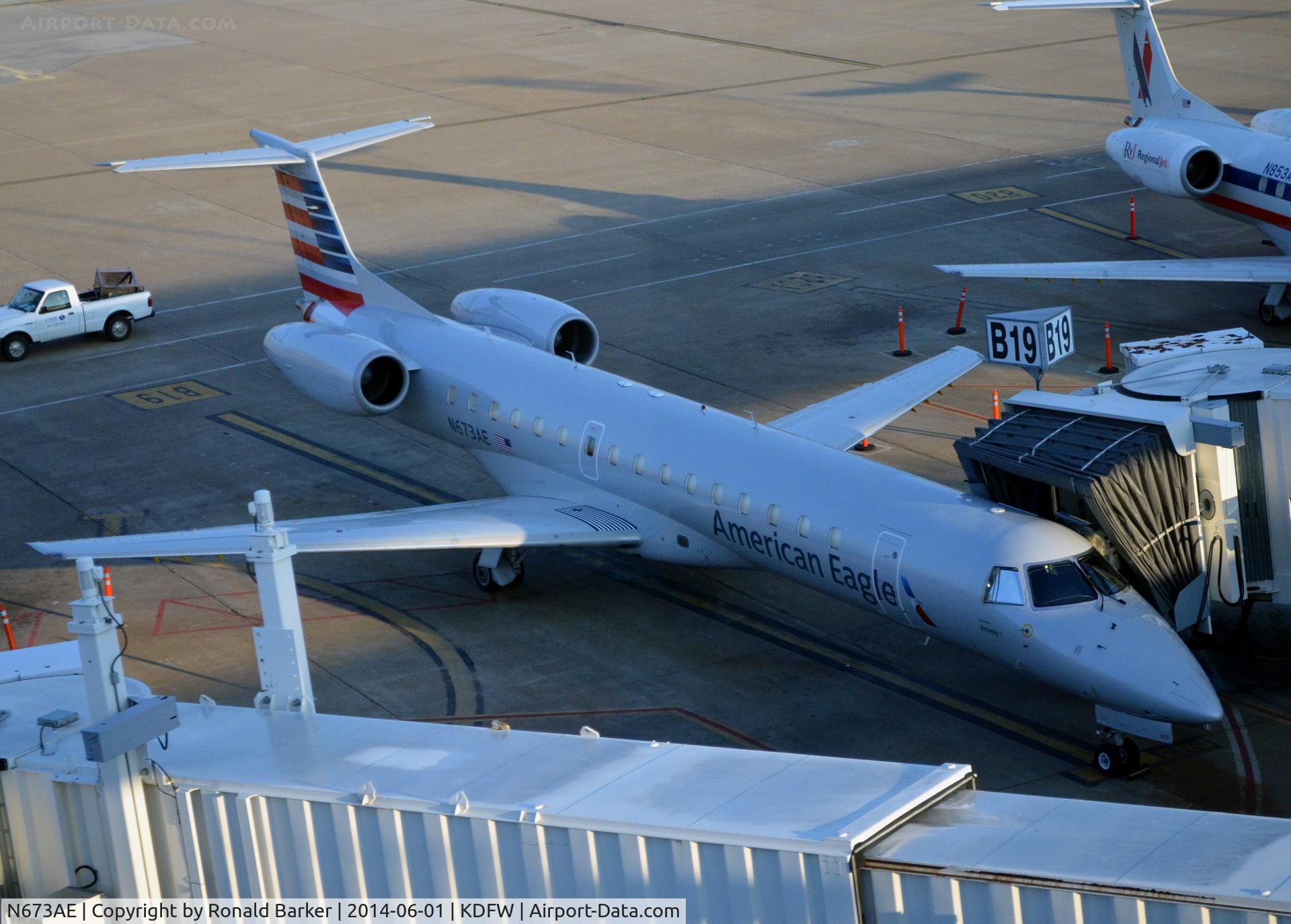 N673AE, 2004 Embraer ERJ-145LR (EMB-145LR) C/N 145797, Gate B19 DFW