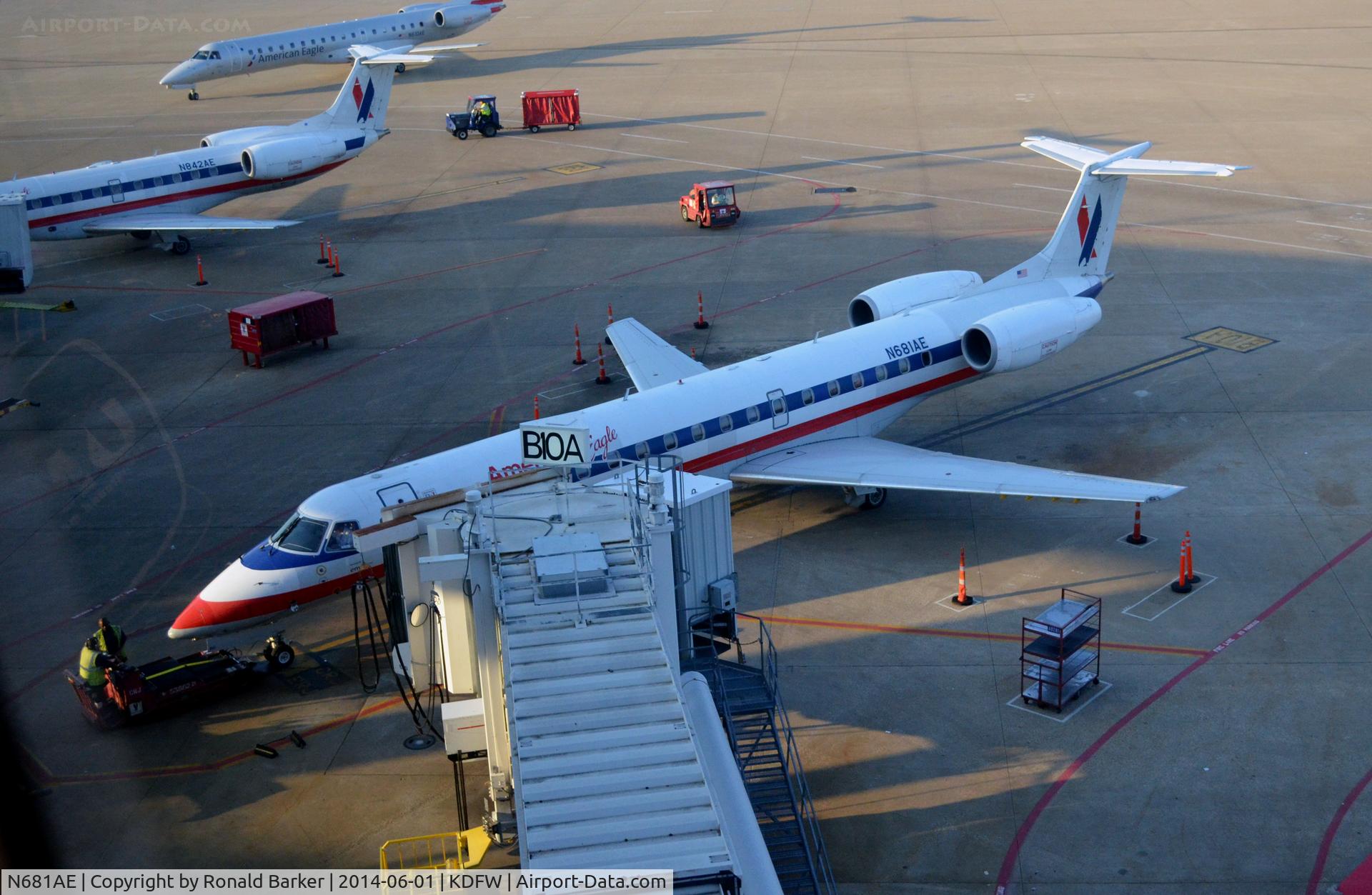 N681AE, 2004 Embraer ERJ-145LR (EMB-145LR) C/N 14500824, Gate B10A DFW