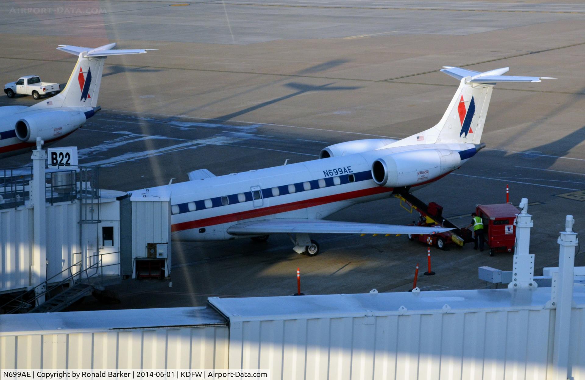 N699AE, 2005 Embraer ERJ-145LR (EMB-145LR) C/N 14500883, Gate B22 DFW