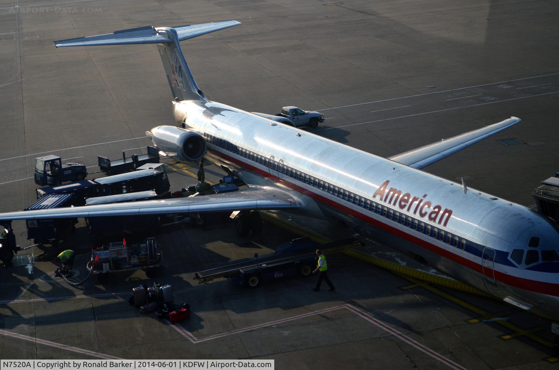 N7520A, 1990 McDonnell Douglas MD-82 (DC-9-82) C/N 49897, At the gate DFW