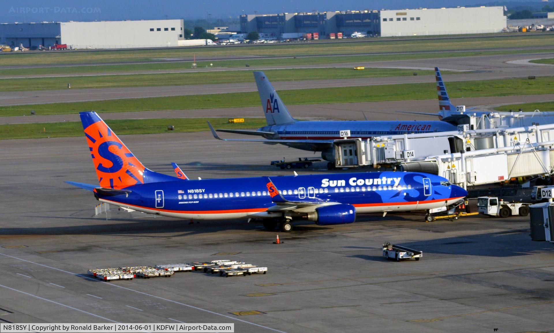 N818SY, 2007 Boeing 737-8BK C/N 29646, Gate D14 DFW