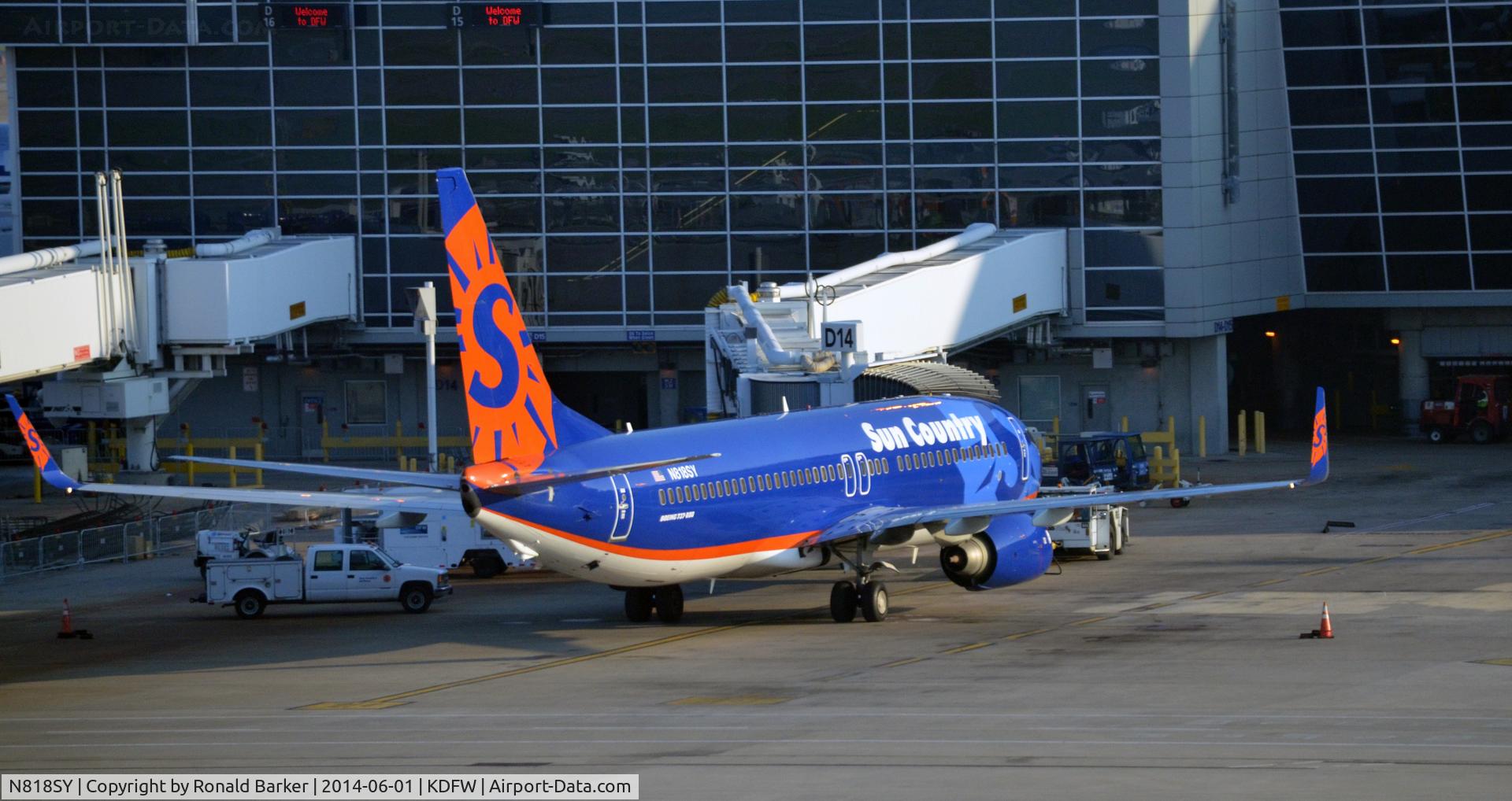 N818SY, 2007 Boeing 737-8BK C/N 29646, Gate D14 DFW