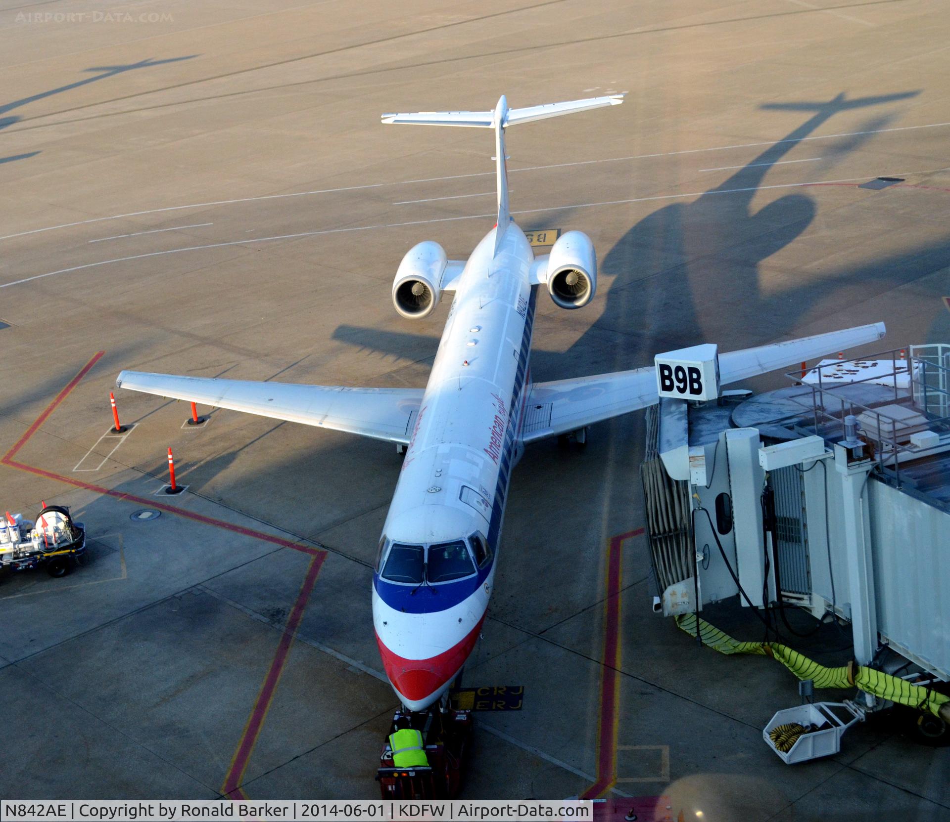N842AE, 2002 Embraer ERJ-140LR (EMB-135KL) C/N 145673, Gate B9B DFW
