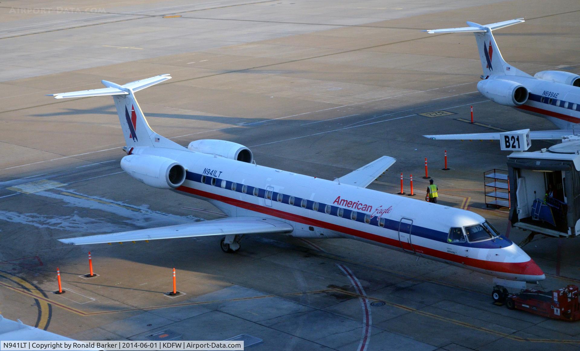 N941LT, 2005 Embraer ERJ-145LR (EMB-145LR) C/N 14500926, Gate B21 DFW