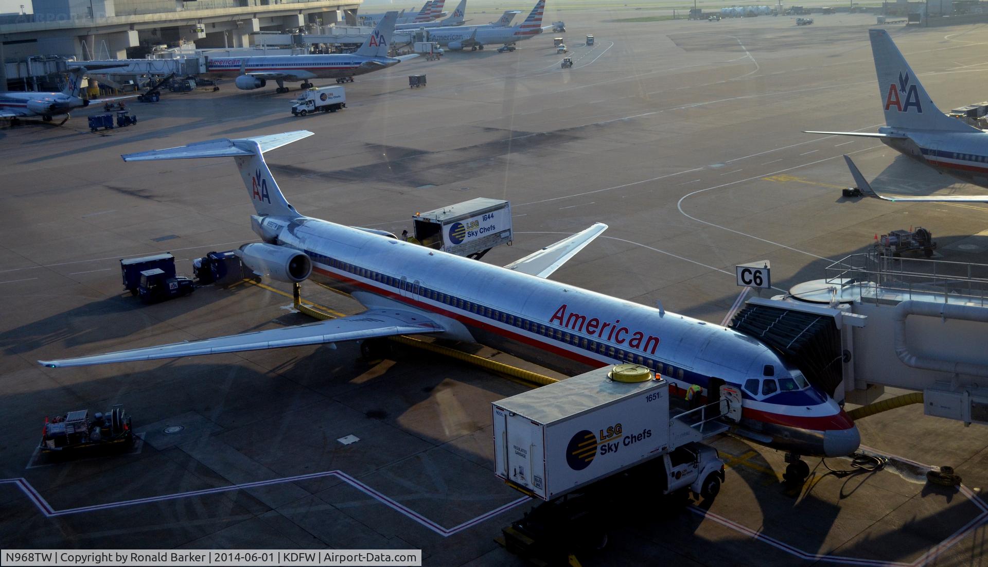 N968TW, 1999 McDonnell Douglas MD-83 (DC-9-83) C/N 53618, Gate C6 DFW