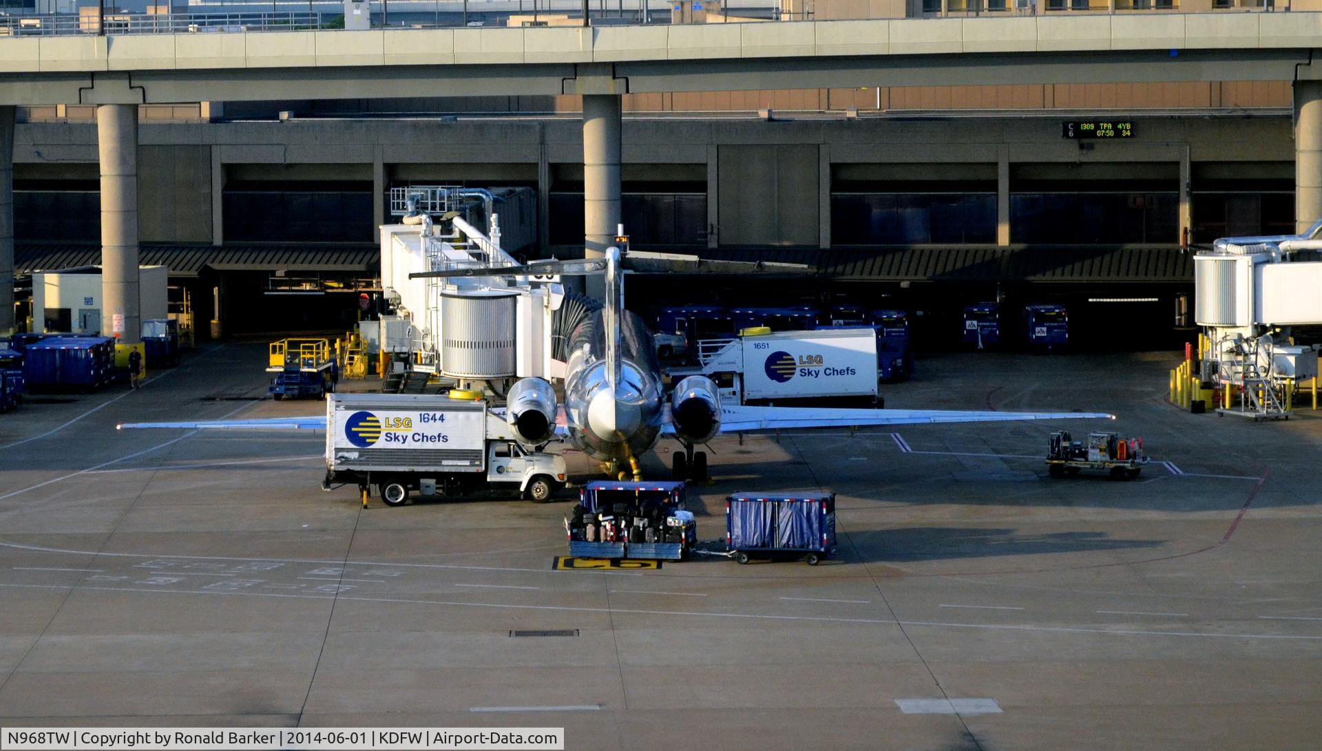 N968TW, 1999 McDonnell Douglas MD-83 (DC-9-83) C/N 53618, Gate C6 DFW