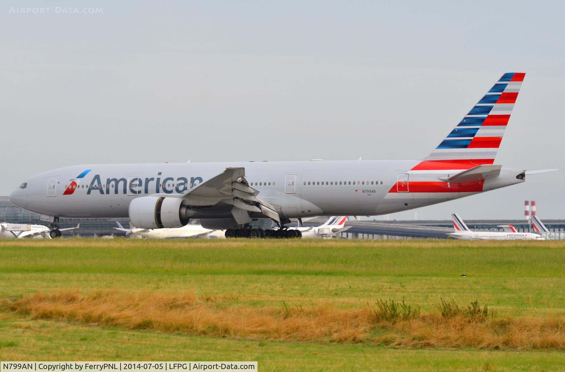 N799AN, 2001 Boeing 777-223 C/N 30258, AA B772 landing in CDG