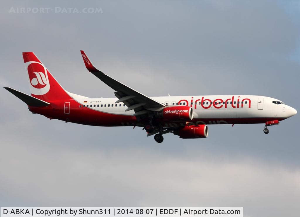 D-ABKA, 1999 Boeing 737-82R C/N 29329, Landing rwy 25L