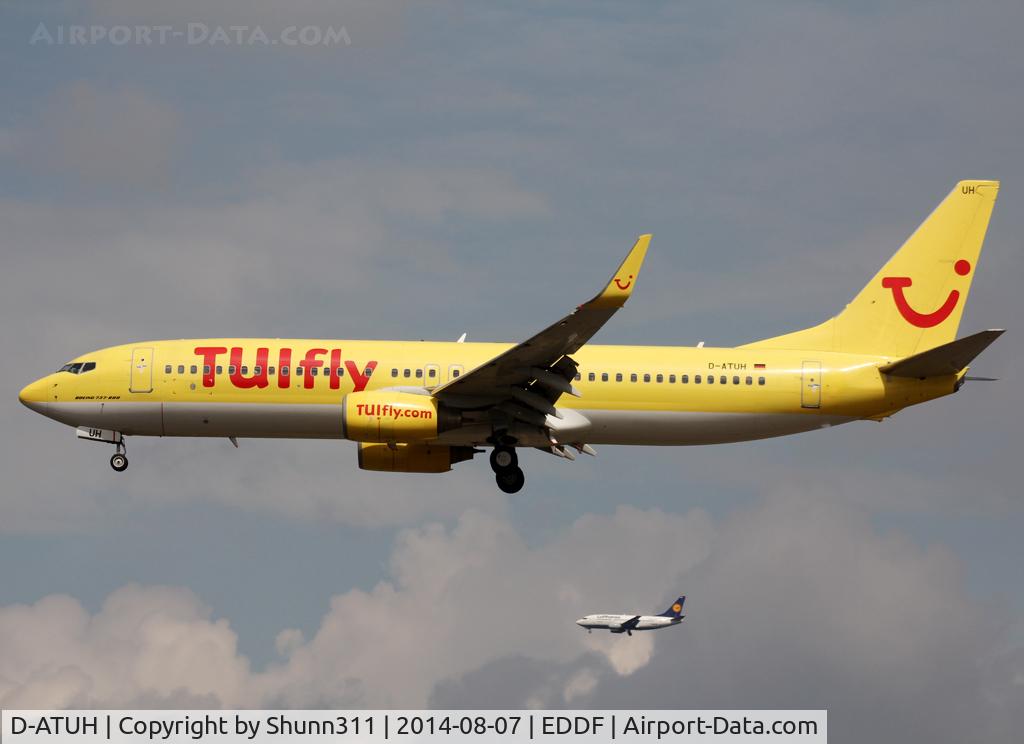 D-ATUH, 2006 Boeing 737-8K5 C/N 34689, Landing rwy 25L