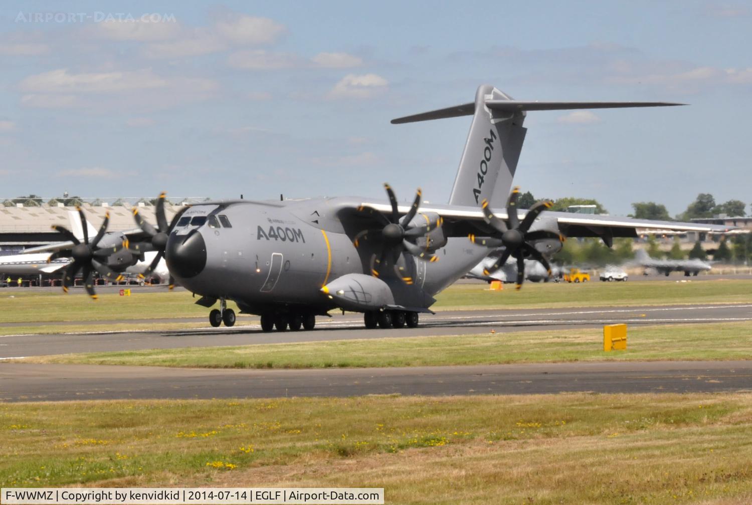 F-WWMZ, 2011 Airbus A400M-180 Atlas C/N 006, Landing after it's display.
