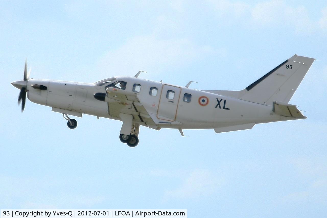 93, Socata TBM-700A C/N 93, Socata TBM-700A, Take off rwy 24, Avord air base 721 (LFOA) Open day 2012