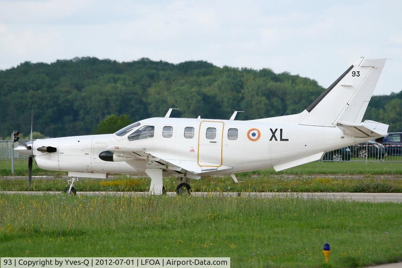 93, Socata TBM-700A C/N 93, Socata TBM-700A, Taxiing to holding point rwy 24, Avord air base 721 (LFOA) Open day 2012