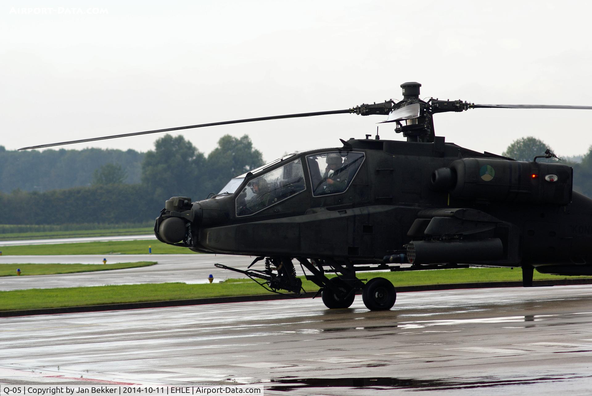 Q-05, 1998 Boeing AH-64DN Apache C/N DN005, Lelystad Airport just before departure after some promotional activities in the Aviodrome
