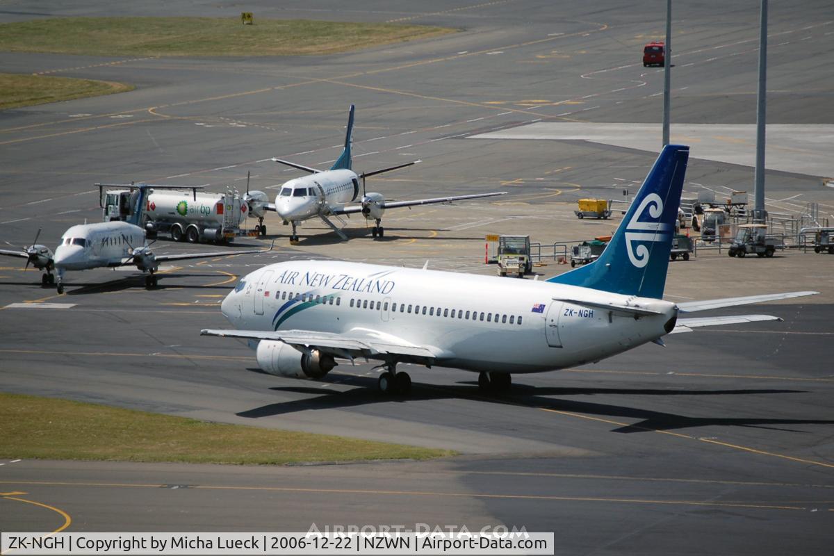 ZK-NGH, 1999 Boeing 737-319 C/N 25607, Taxiing past a Link Beech 1900D and a Saab 340