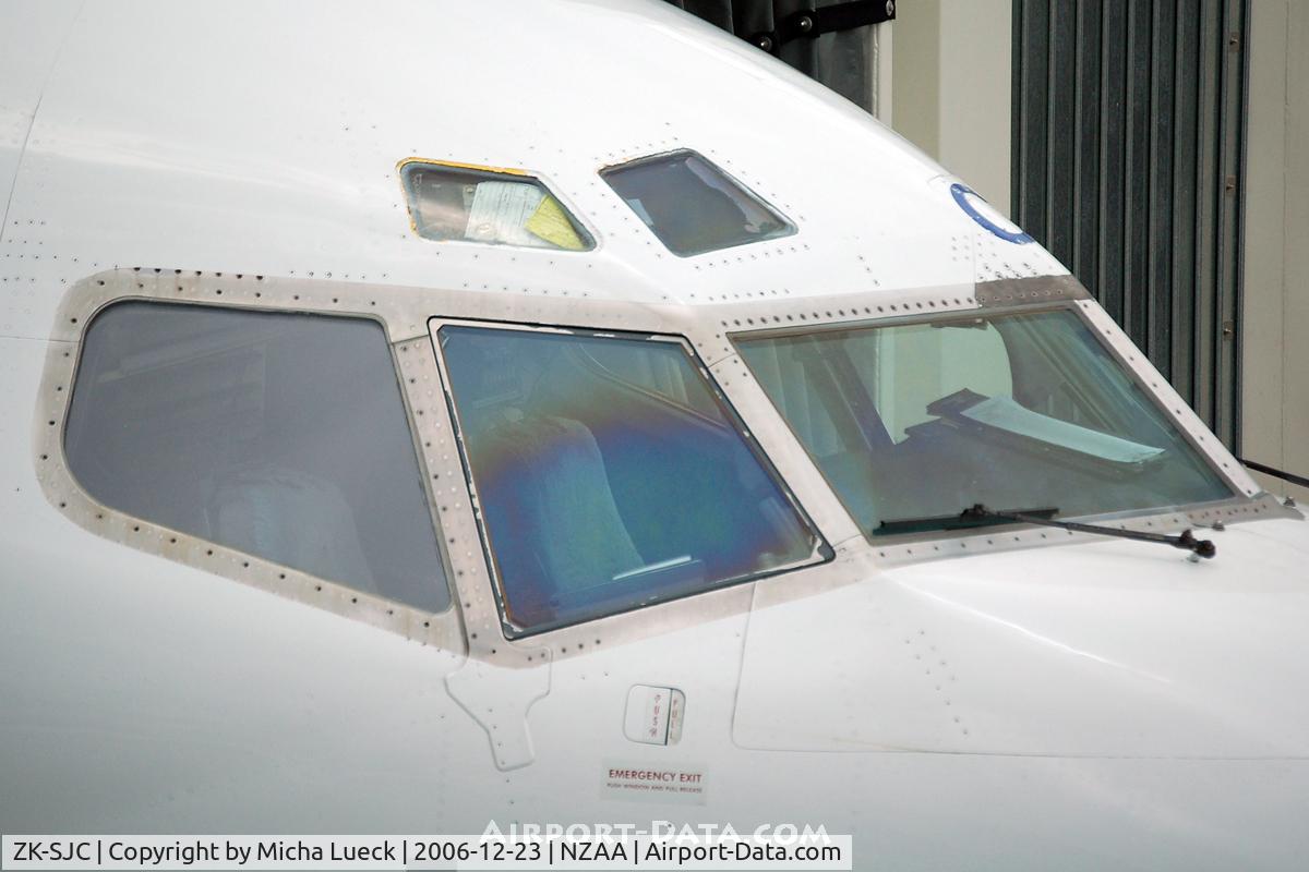 ZK-SJC, 1998 Boeing 737-3U3 C/N 28738, Great office