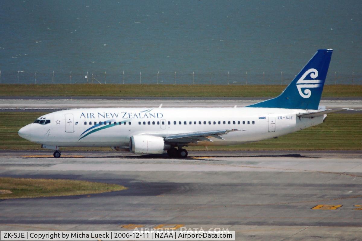 ZK-SJE, 1995 Boeing 737-3K2 C/N 27635, At Auckland