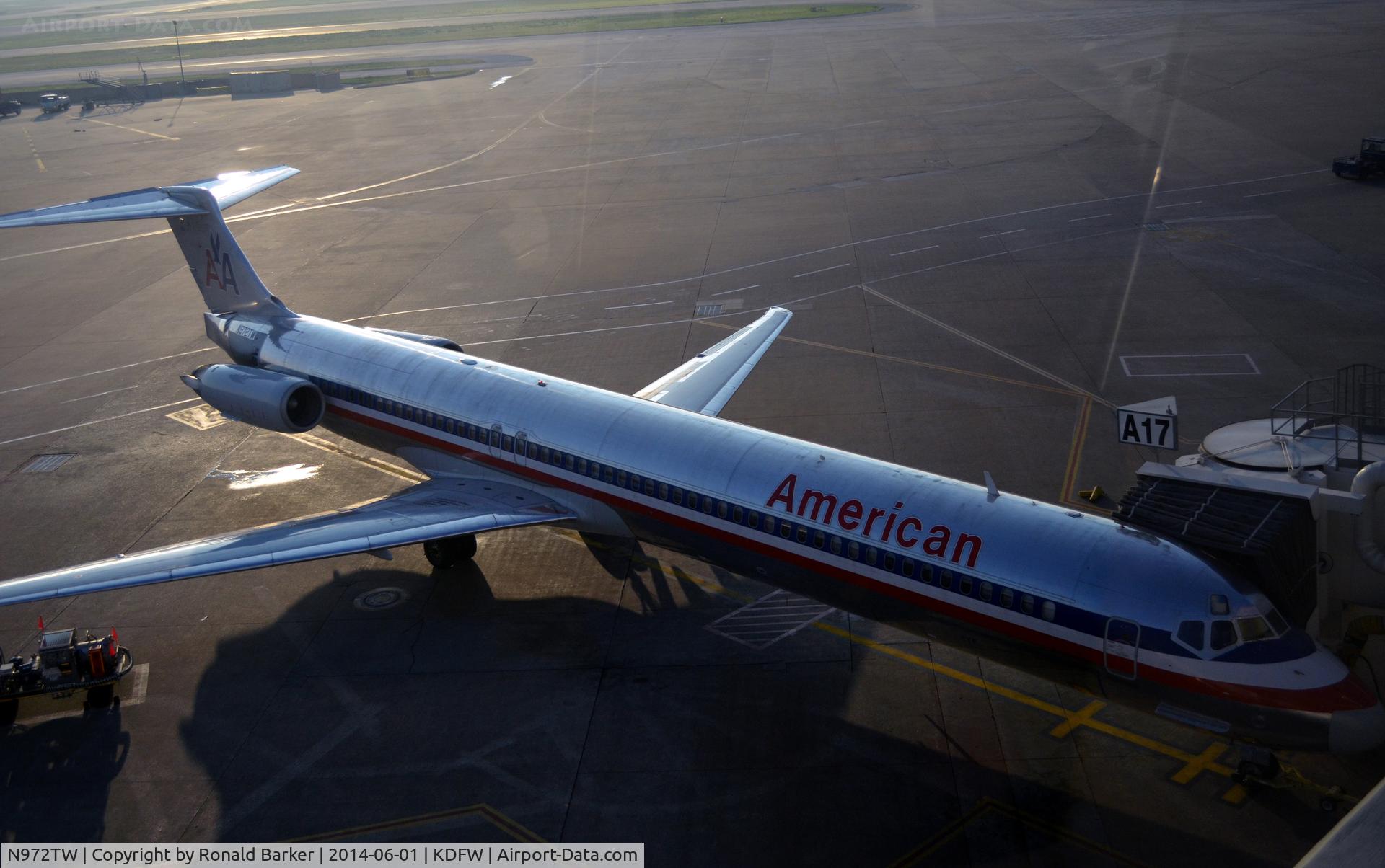 N972TW, 1999 McDonnell Douglas MD-83 (DC-9-83) C/N 53622, Gate A17 DFW
