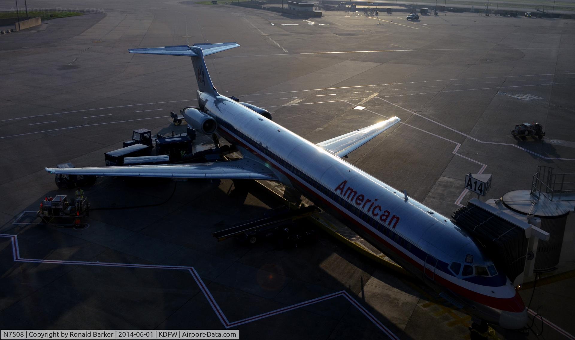 N7508, 1989 McDonnell Douglas MD-82 (DC-9-82) C/N 49802, Gate A14 DFW