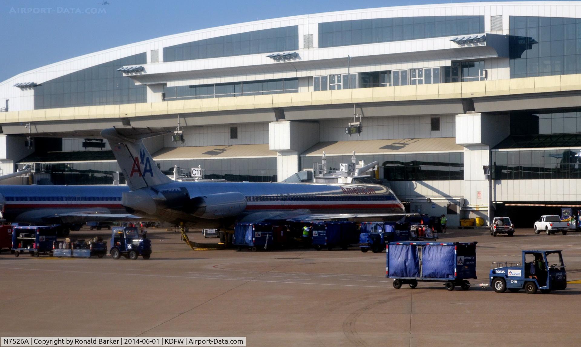 N7526A, 1990 McDonnell Douglas MD-82 (DC-9-82) C/N 49918, Gate C10 DFW