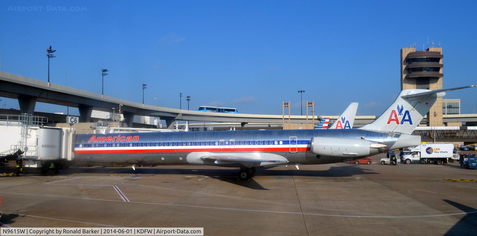 N9615W, 1997 McDonnell Douglas MD-83 (DC-9-83) C/N 53562, Gate C6 DFW