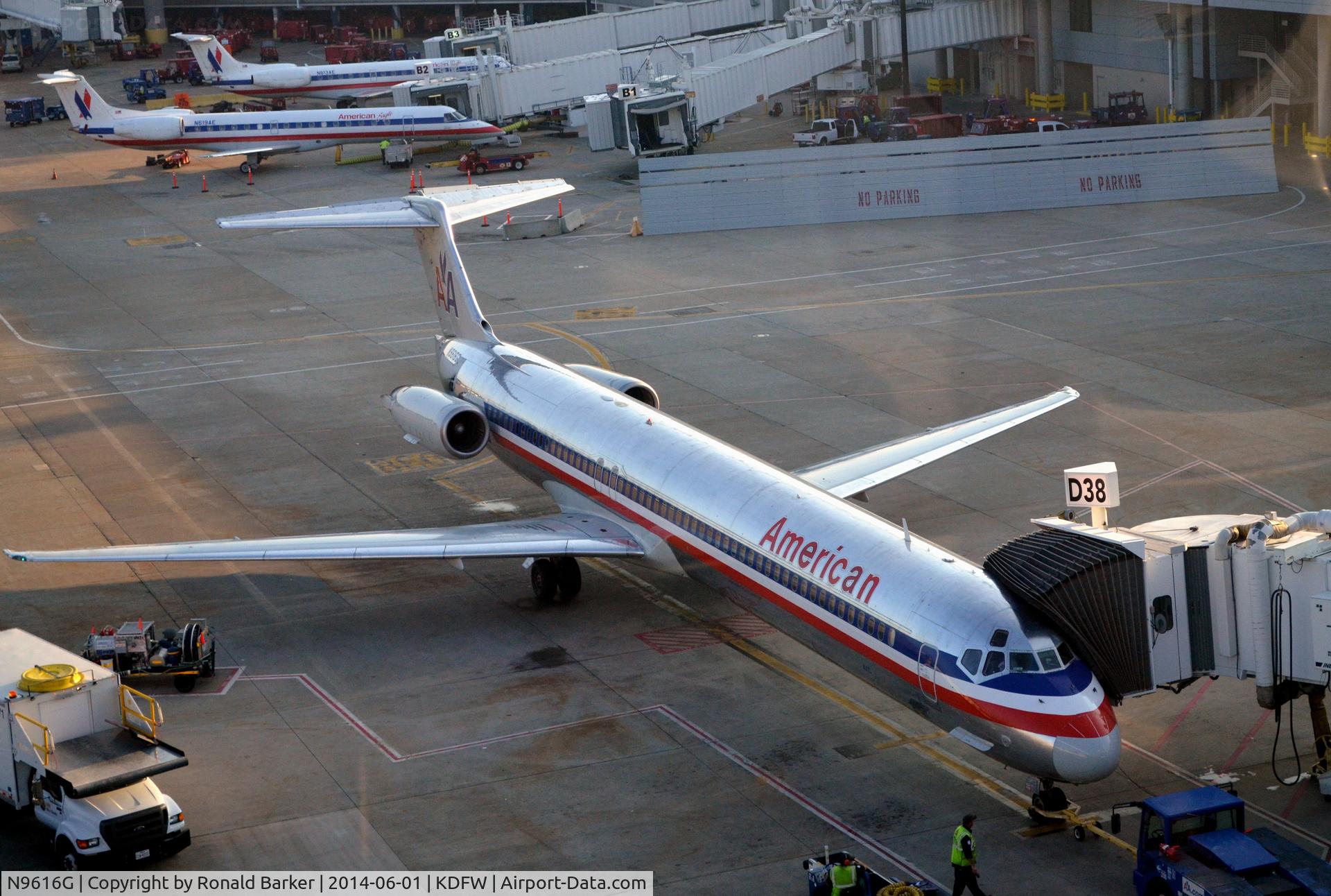 N9616G, 1997 McDonnell Douglas MD-83 (DC-9-83) C/N 53563, Gate D38 DFW